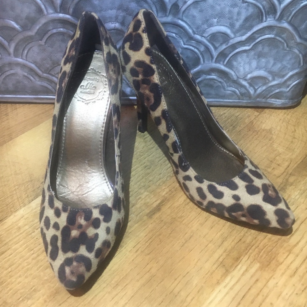 Faux Suede Leopard Print Olho 3 inch Heels sz 7